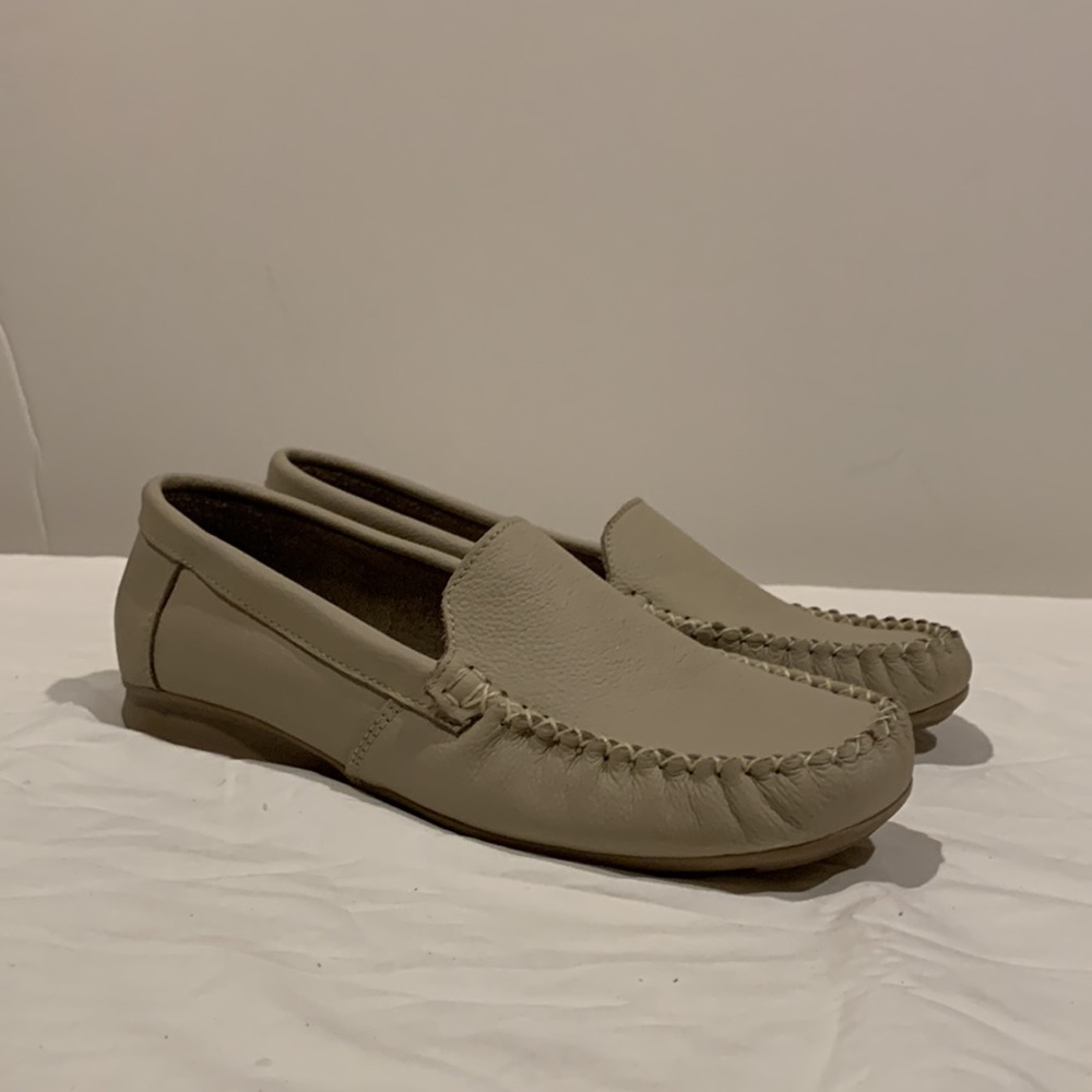 Charleston Shoe Co. Flats - Picture 3 of 8